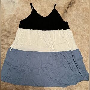 Black, White, and Blue Women's Top/dress with pockets 4XL